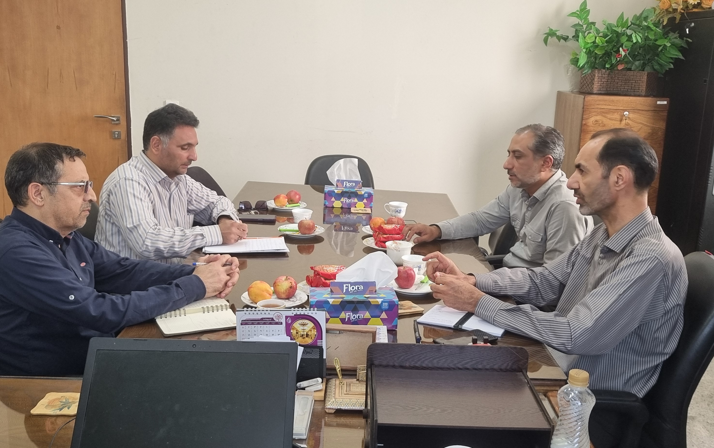 نشست مشترک رئیس دانشکده منابع طبیعی علوم زمین دانشگاه رئیس اداره جهاد کشاورزی شهرستان کاشان