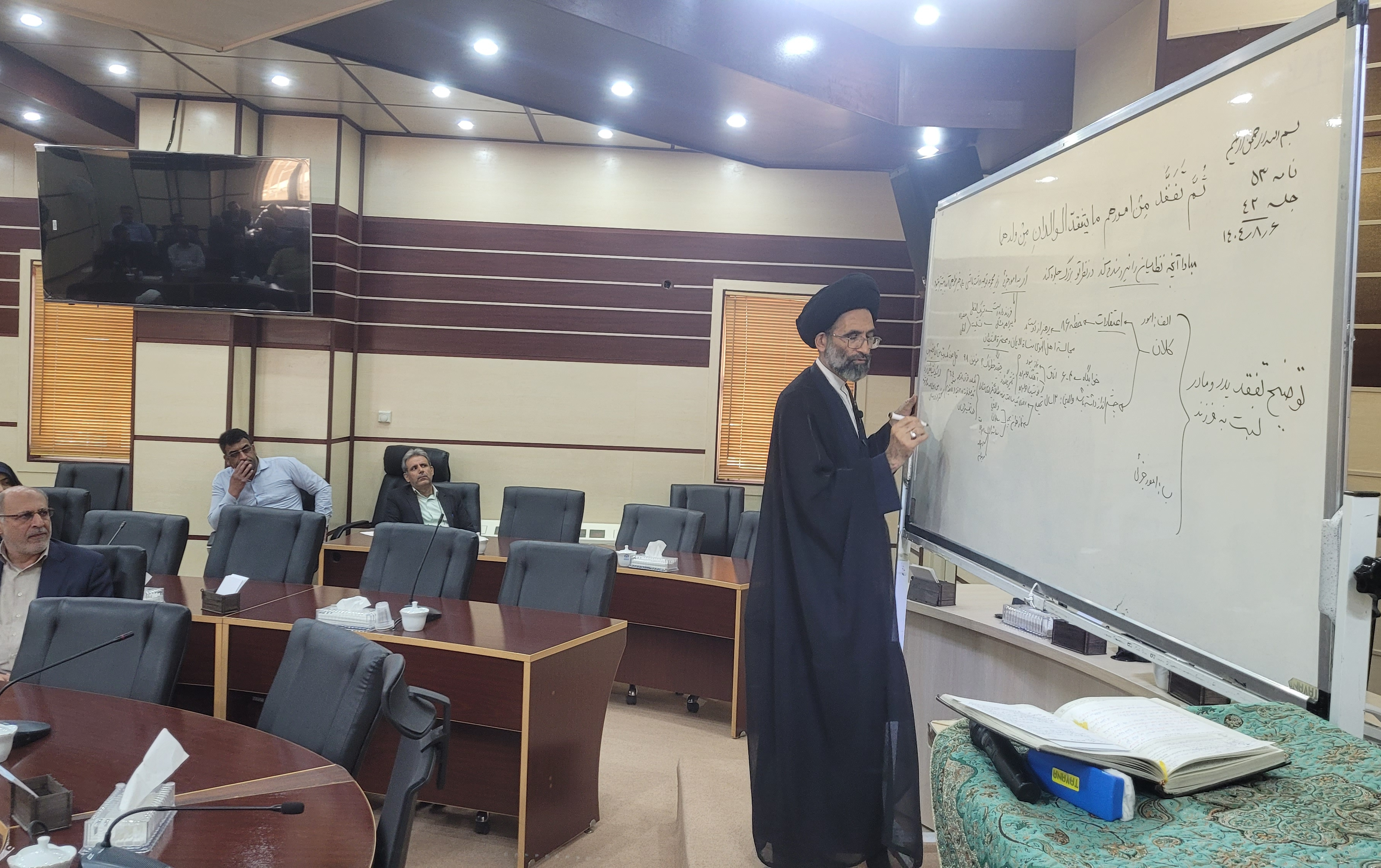 برگزاری چهل ودومین جلسه تفسیر نامه ۵۳ نهج البلاغه توسط نماینده محترم ولی فقیه دانشگاه کاشان
