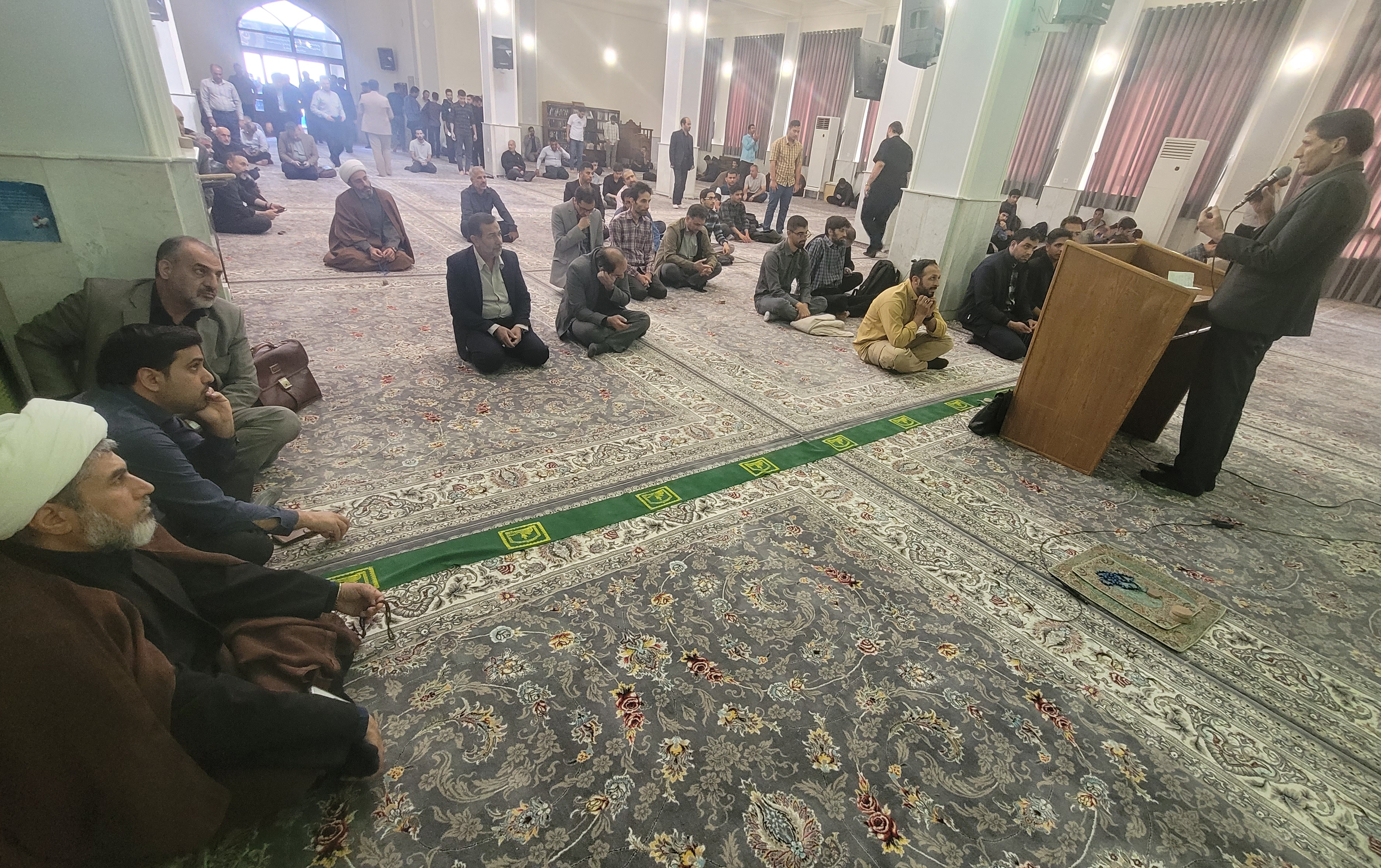 مراسم معنوی دوشنبه های قرآنی مسجد دانشگاه کاشان برگزار شد.
