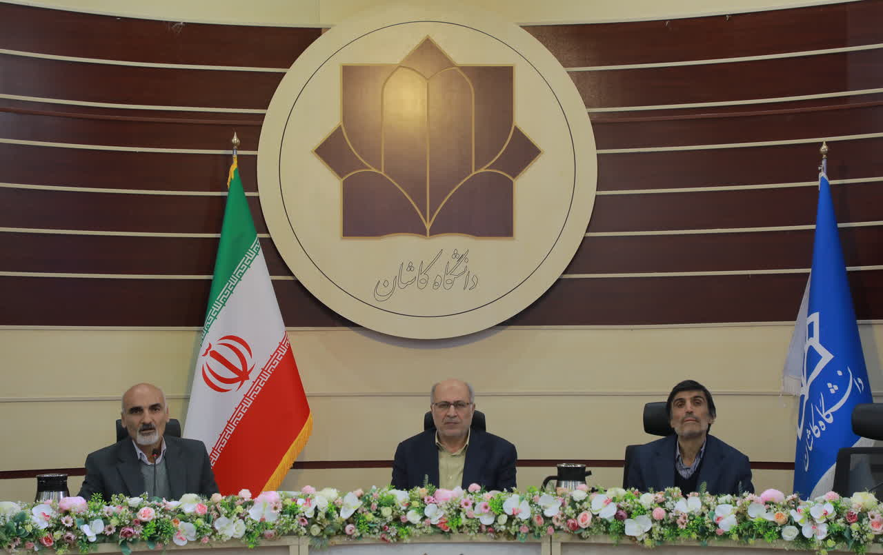 جلسه مدیر کل دفتر ارتباط صنعت جامعه وزارت علوم صاحبان صنایع شهرستان کاشان