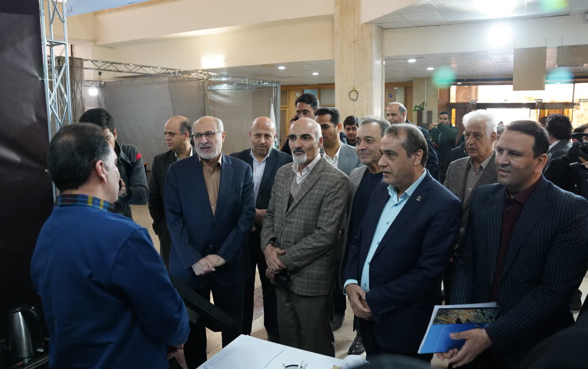 بازدید مسئولان نمایشگاه کار دانشگاه کاشان