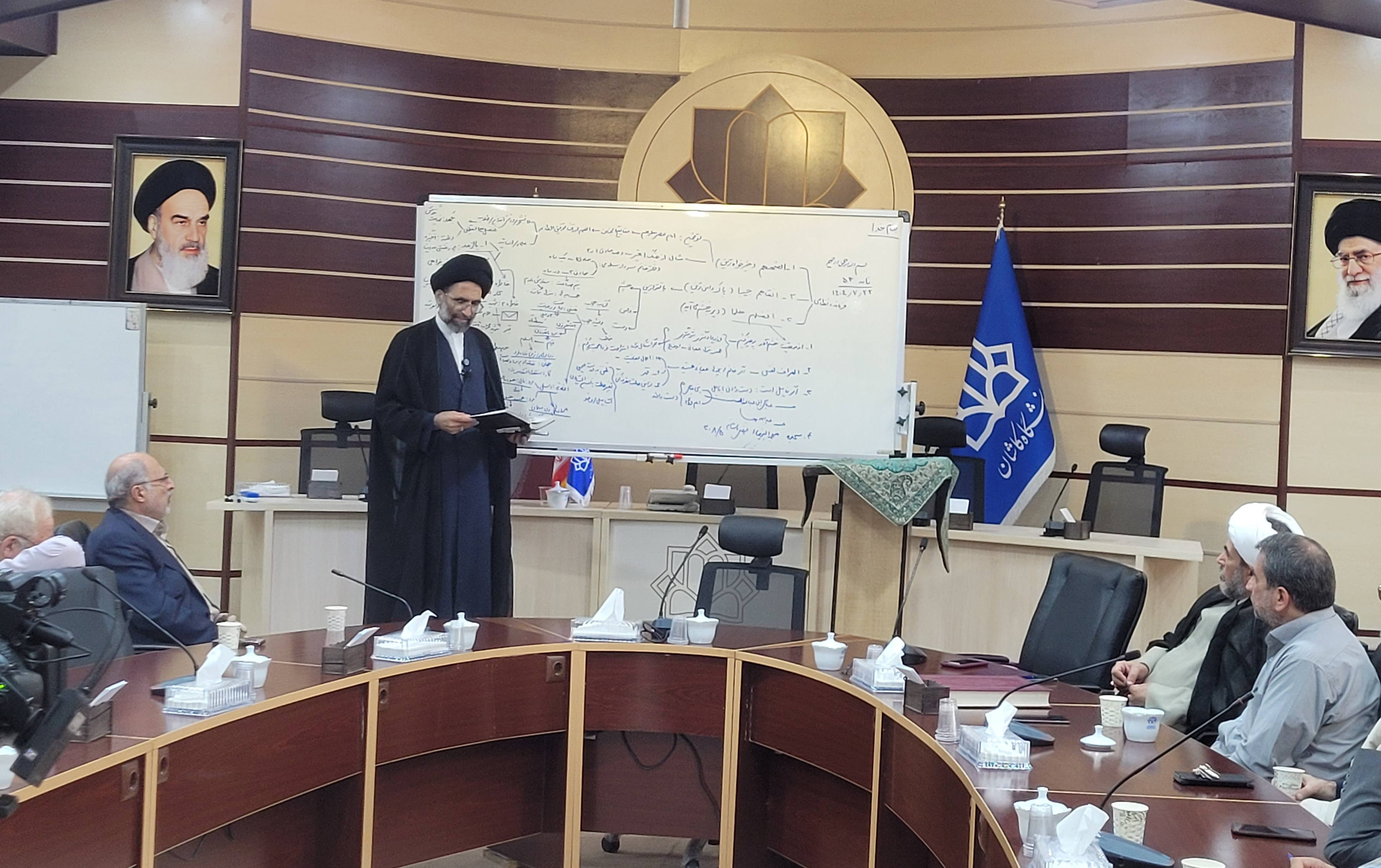برگزاری چهل پنجمین جلسه تفسیر نامه ۵۳ نهج البلاغه توسط نماینده محترم ولی فقیه دانشگاه کاشان