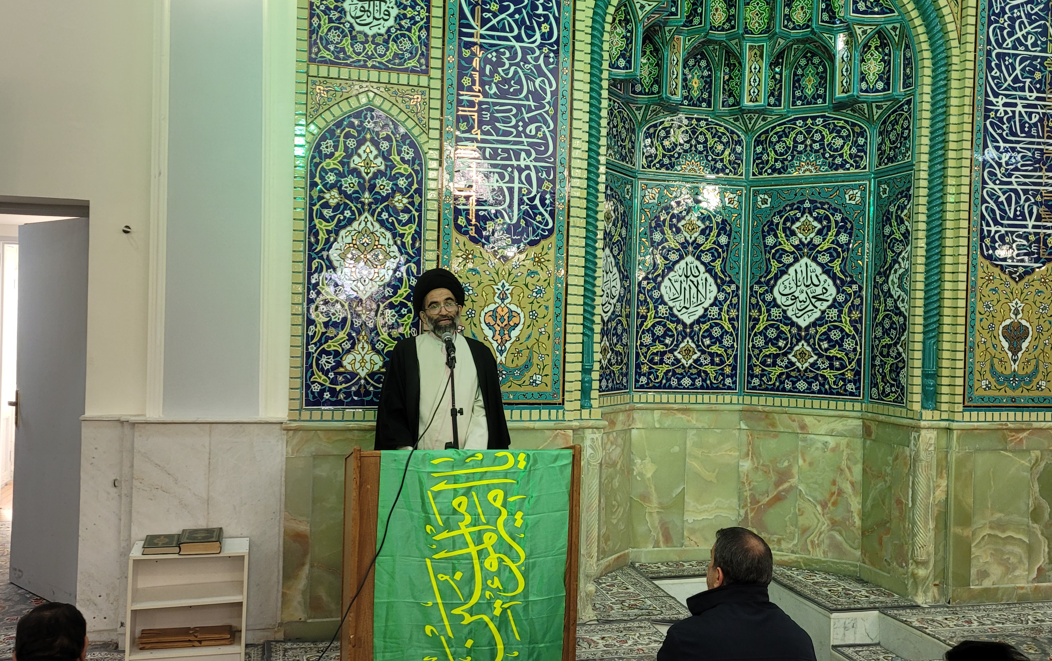 برگزاری بیست نهمین جلسه تفسیر سوره مبارکه بقره توسط امام جمعه کاشان مسجد دانشگاه.