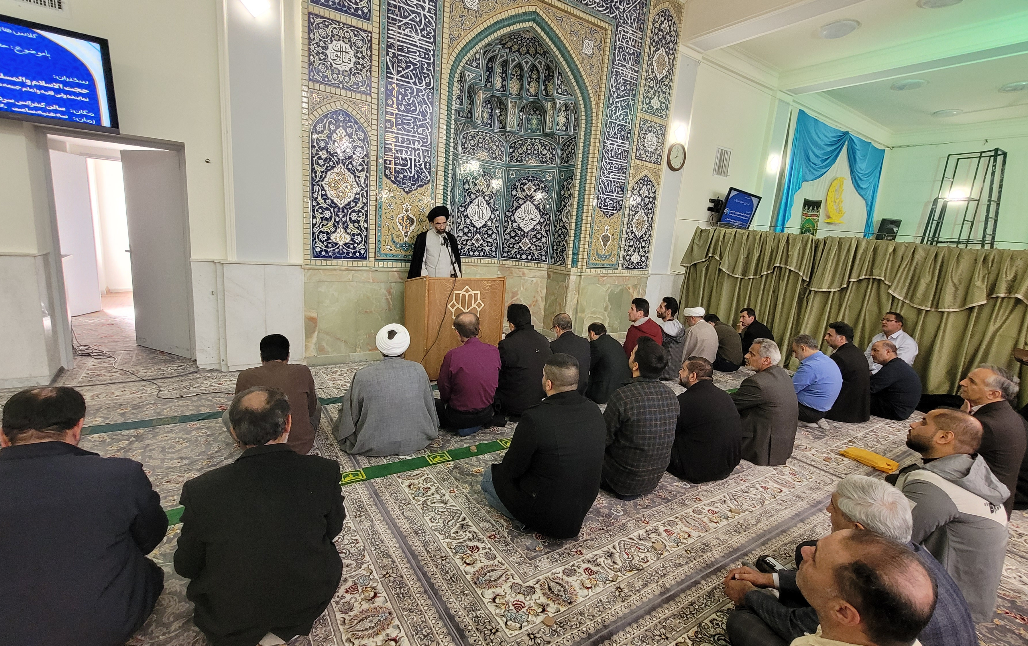 برگزاری سی امین جلسه تفسیر سوره مبارکه بقره توسط امام جمعه کاشان مسجد دانشگاه.