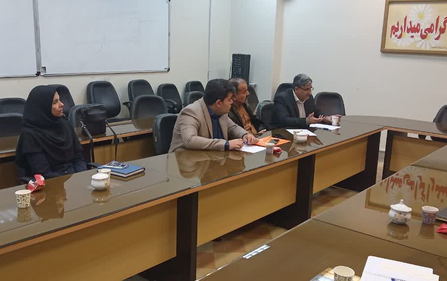 برگزاری نشست مسئولین پژوهشکده اسانس دانشگاه کاشان رئیس، معاونین کارشناسان اداره استاندارد کاشان