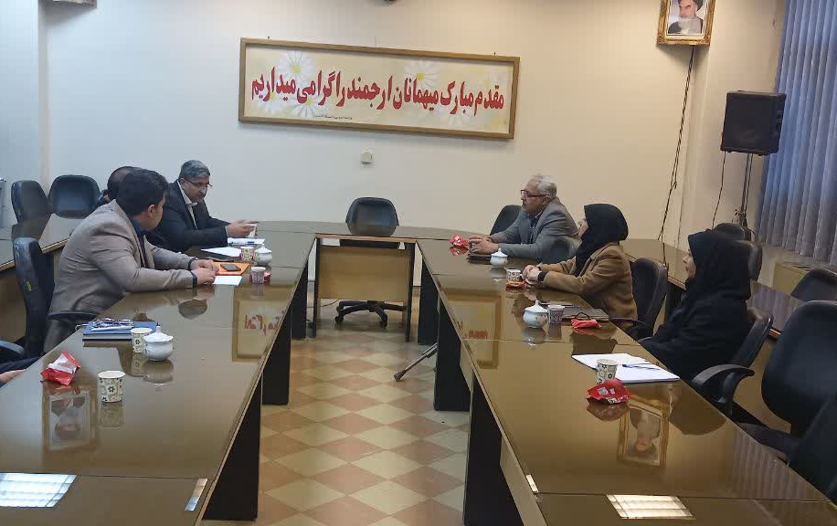 برگزاری نشست مسئولین پژوهشکده اسانس دانشگاه کاشان رئیس، معاونین کارشناسان اداره استاندارد کاشان (آذر ماه 1404)