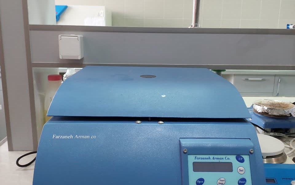 laboratory centrifuge (سانتریفیوژ آزمایشگاهی)