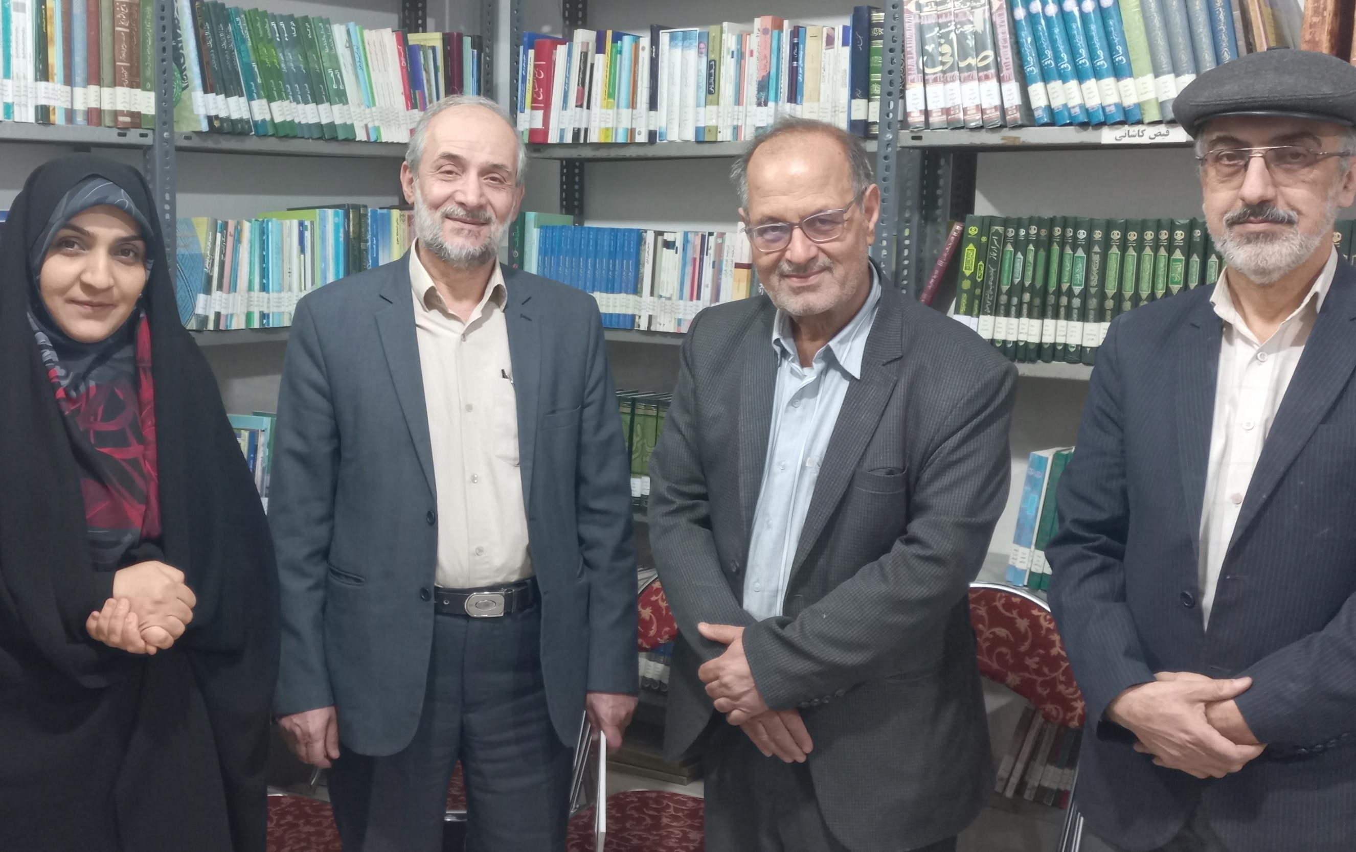 بازدید رئیس مرکز پژوهشی کاشانشناسی کتابخانه کاشانپژوهی علیاصغر شاطری