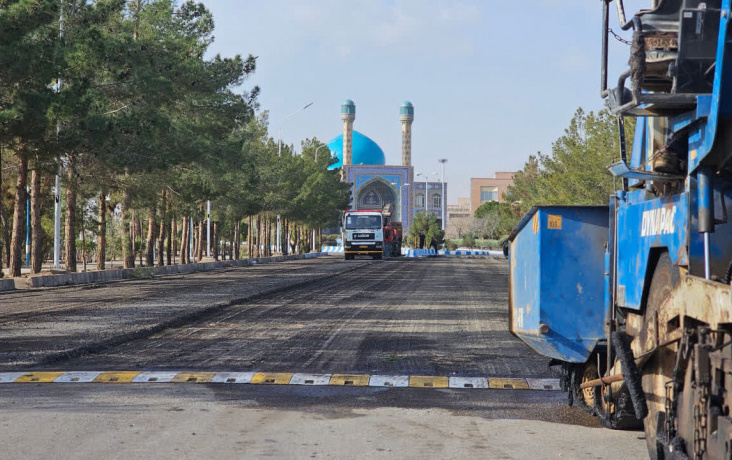 completion of third phase of asphalt rehabilitation of main roads at university of kashan covering over 20,000 square meters