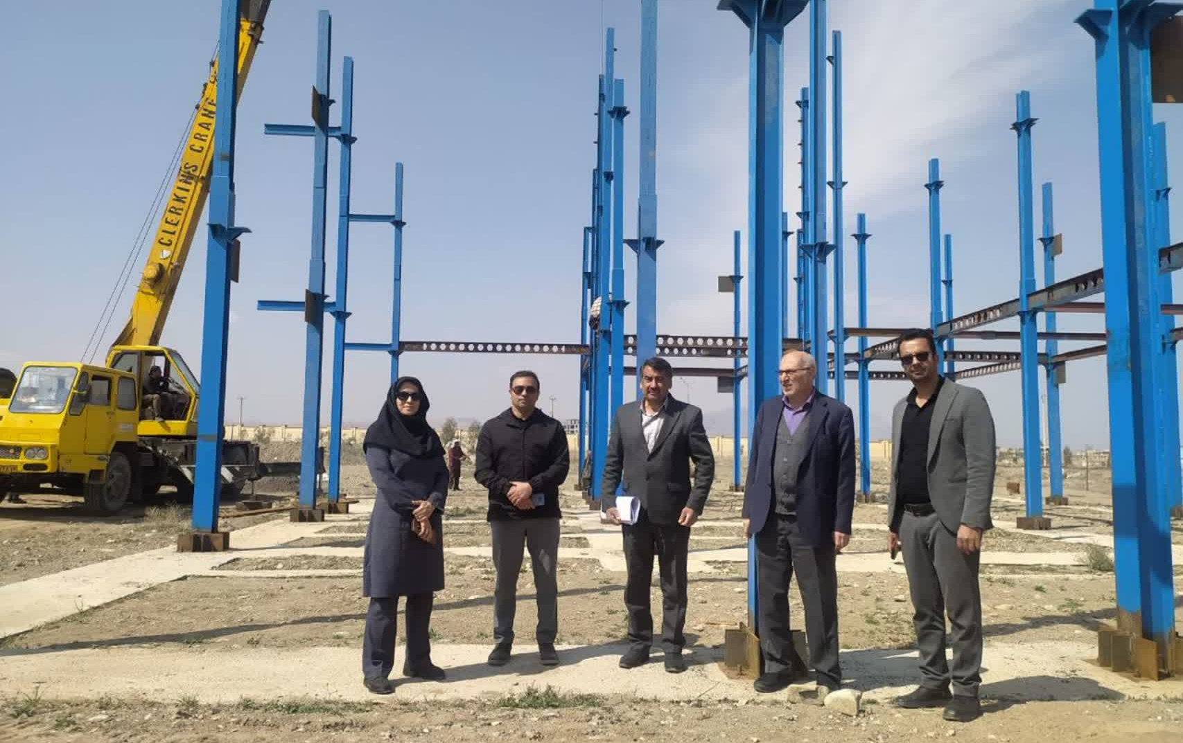 سازندگی زیر سایه بمباران