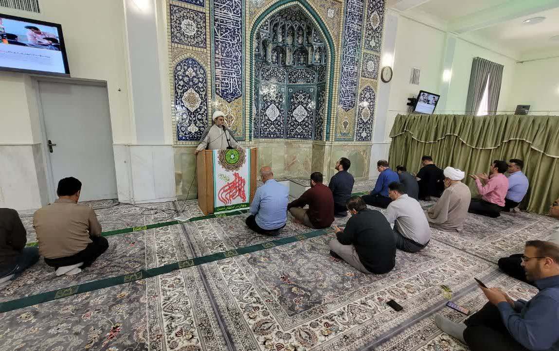 سخنرانی مسئول نهاد رهبری مناسبت گرامیداشت روز کارگر روز معلم مسجد دانشگاه کاشان