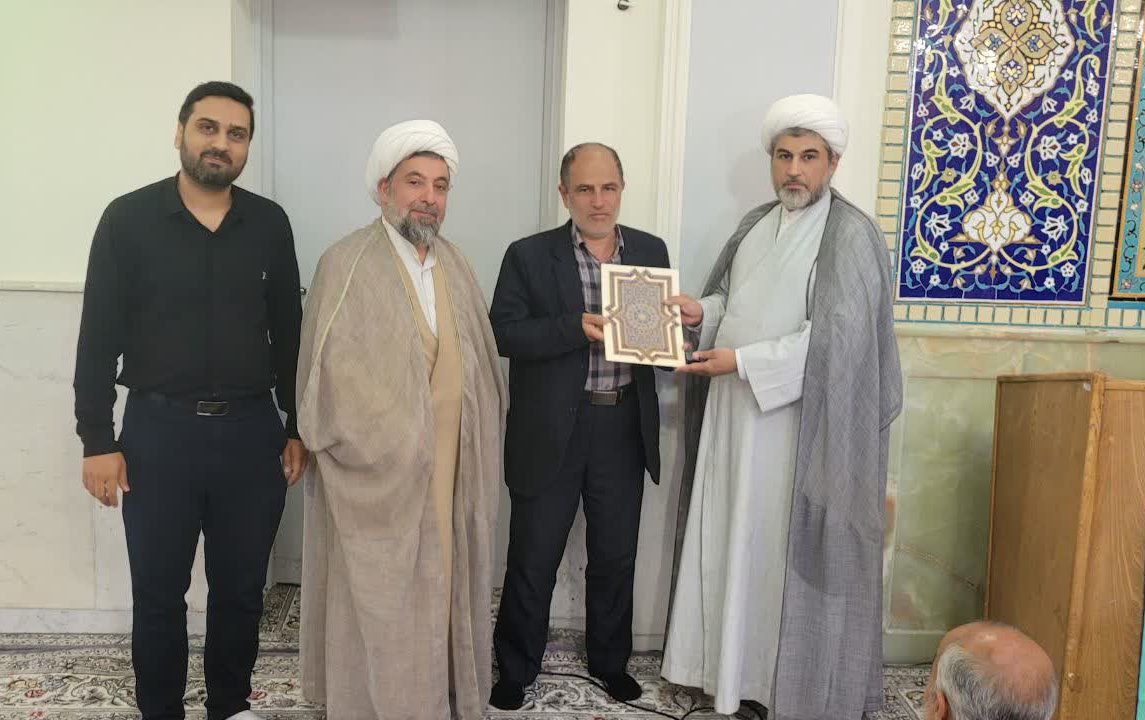 سخنرانی مسئول نهاد رهبری ستایش خادمی مسجد تقدیر تشکر آقای سلیمان سرهنگی مسجد دانشگاه کاشان