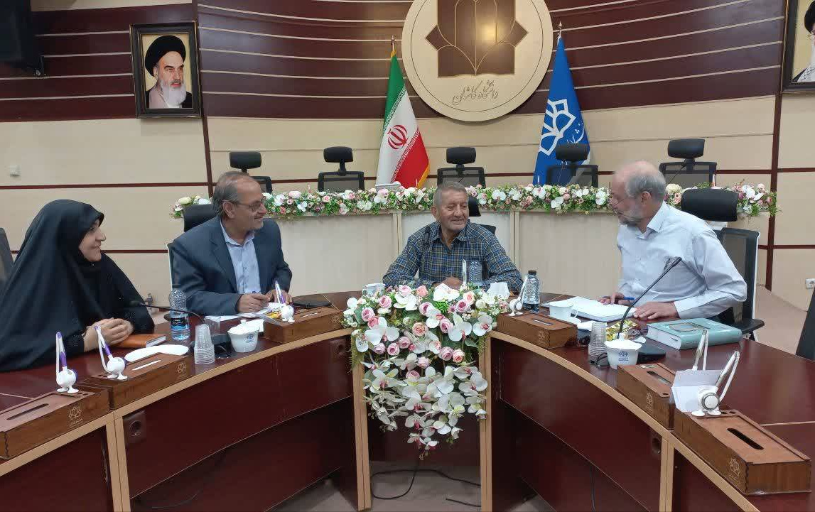نشست ۷۶ کاشانشناسی موضوع «از کارگری کارخانه حریر مخمل تا مدیریت آموزش پرورش»
