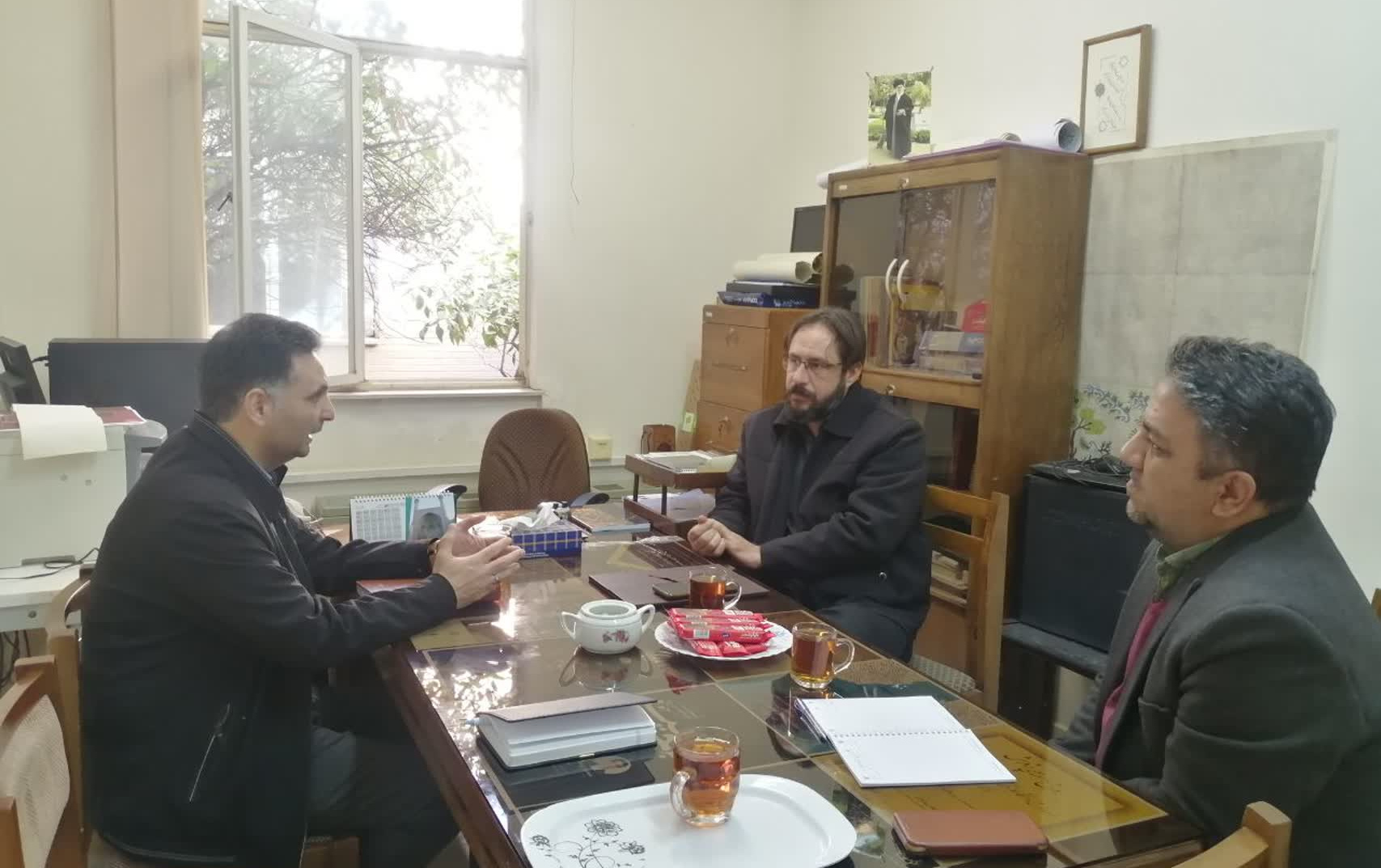 همکاریهای پایدار میان باغ جهانی فین پژوهشکده فرش ایران محوریت هویت فرهنگی کاشاناین مطلب چارچوب پرونده «روایت پژوهشکده؛ مستندسازی فعالیتها دستاوردهای پژوهشکده فرش دانشگاه کاشان» منتشر میشود.