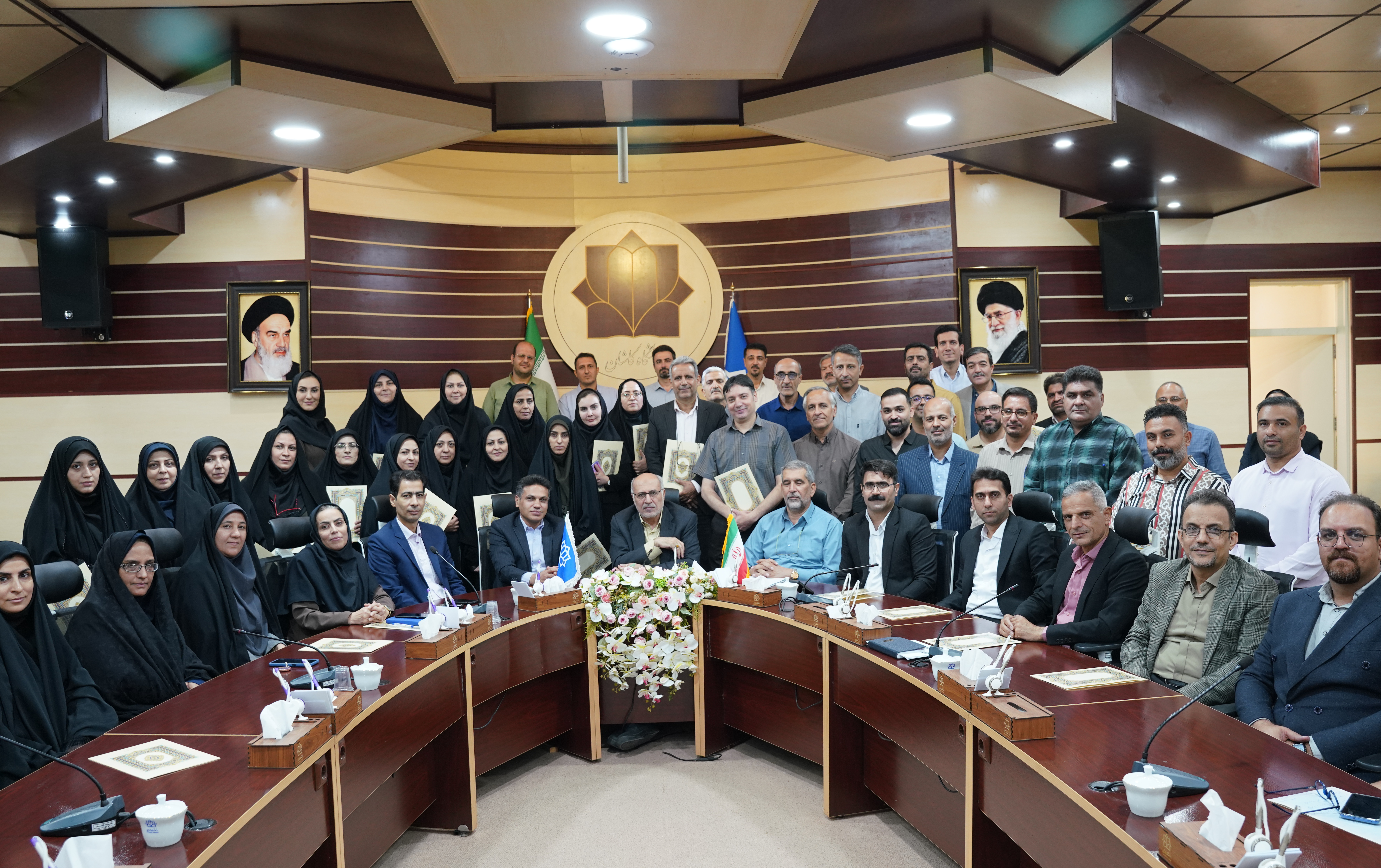 مدیران، معاونین مدیران روسای ادارات نمونه دانشگاه کاشان سال 1404