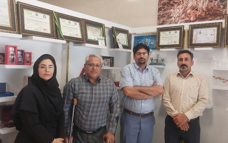 بازدید مسئولین پژوهشکده اسانس شرکت زربرج
