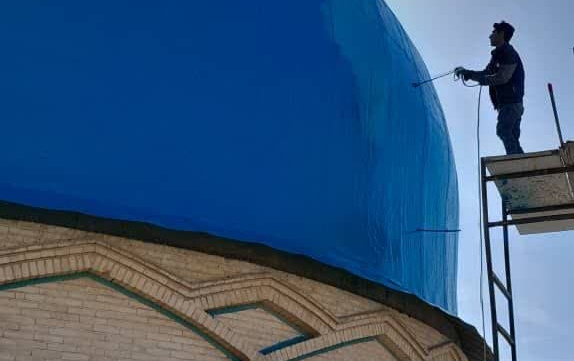 رنگ کاری گنبد مسجد امیرالمومنین