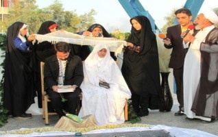 جشن ازدواج زوج دانشجو جوار گلزار شهدای گمنام دانشگاه کاشان
