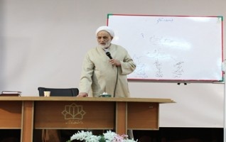 نشست درسهایی قرآن حضور حجت الاسلام قرائتی دانشگاه کاشان برگزار شد.