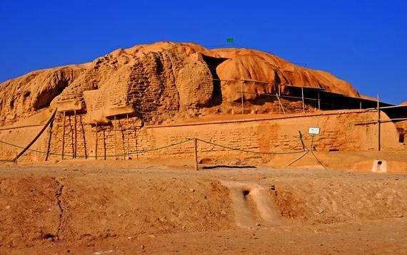 sialk mounds date back to 7,500 years