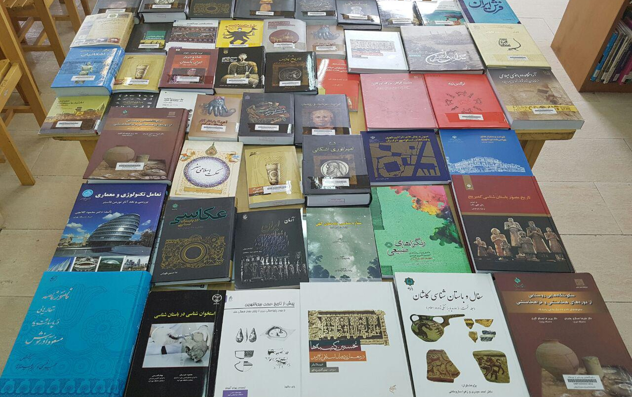 کمک ۲۰ میلیون ریالی خیر کاشانی مجموعه کتابخانه دانشکده معماری هنر دانشگاه کاشان