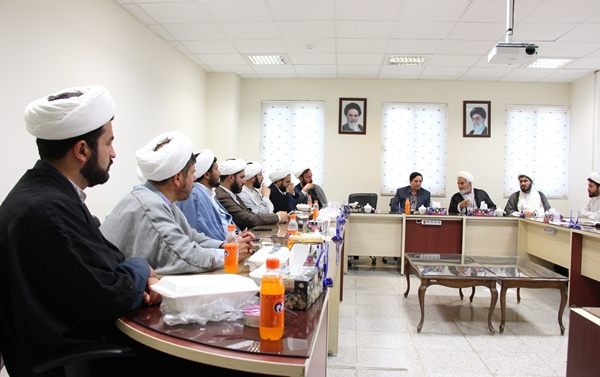 حجت الاسلام روحانی: ائمه جماعات فیوضات ماه مبارک رمضان نحو مناسبی دانشجویان فرا دهند