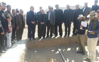 فصل دوم کاوش محوطه استرک حضور اساتید دانشجویان باستان شناسی دانشگاه کاشان