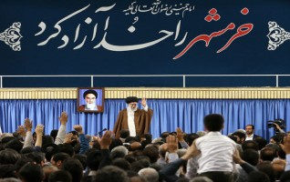 رهبر انقلاب اسلامی دیدار جمعی رزمندگان هنرمندان دفاع مقدس: