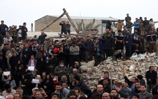 دستور رهبر معظم انقلاب اسلامی منظور کمک ساخت مسکن زلزله‌زدگان انجام شد؛