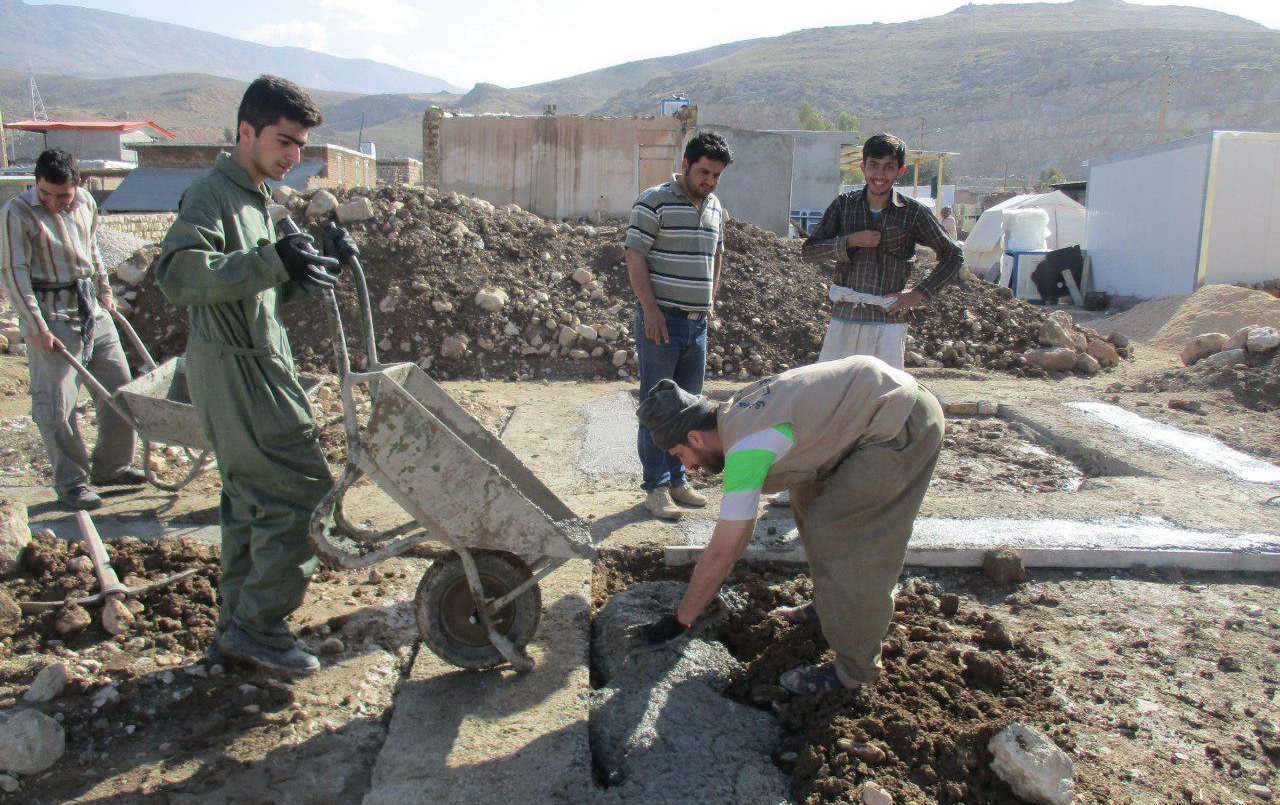 جهادگران بسیج دانشجویی دانشگاه کاشان مناطق زلزله زده ی سر پل ذهاب اعزام شدند