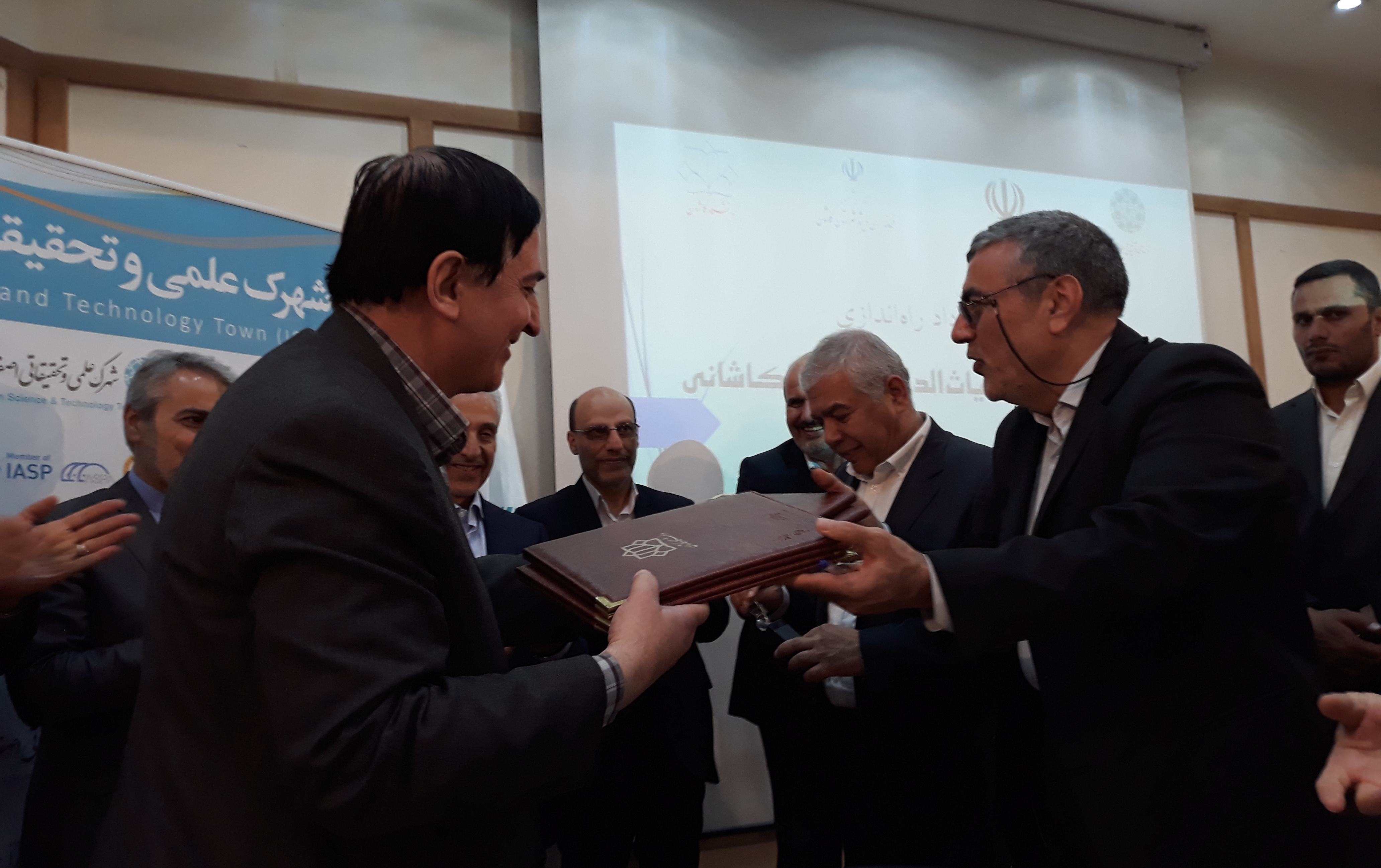 گزارش تصویری امضاء قرارداد چهارجانبه تاسیس پارک علم فن آوری اطلاعات غیاث الدین جمشید کاشانی