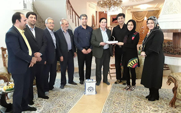 تبریک اعضای هیات رئیسه ستاد توسعه دانشگاه کاشان فرنوش فخار رتبه ۴ کنکور علوم انسانی