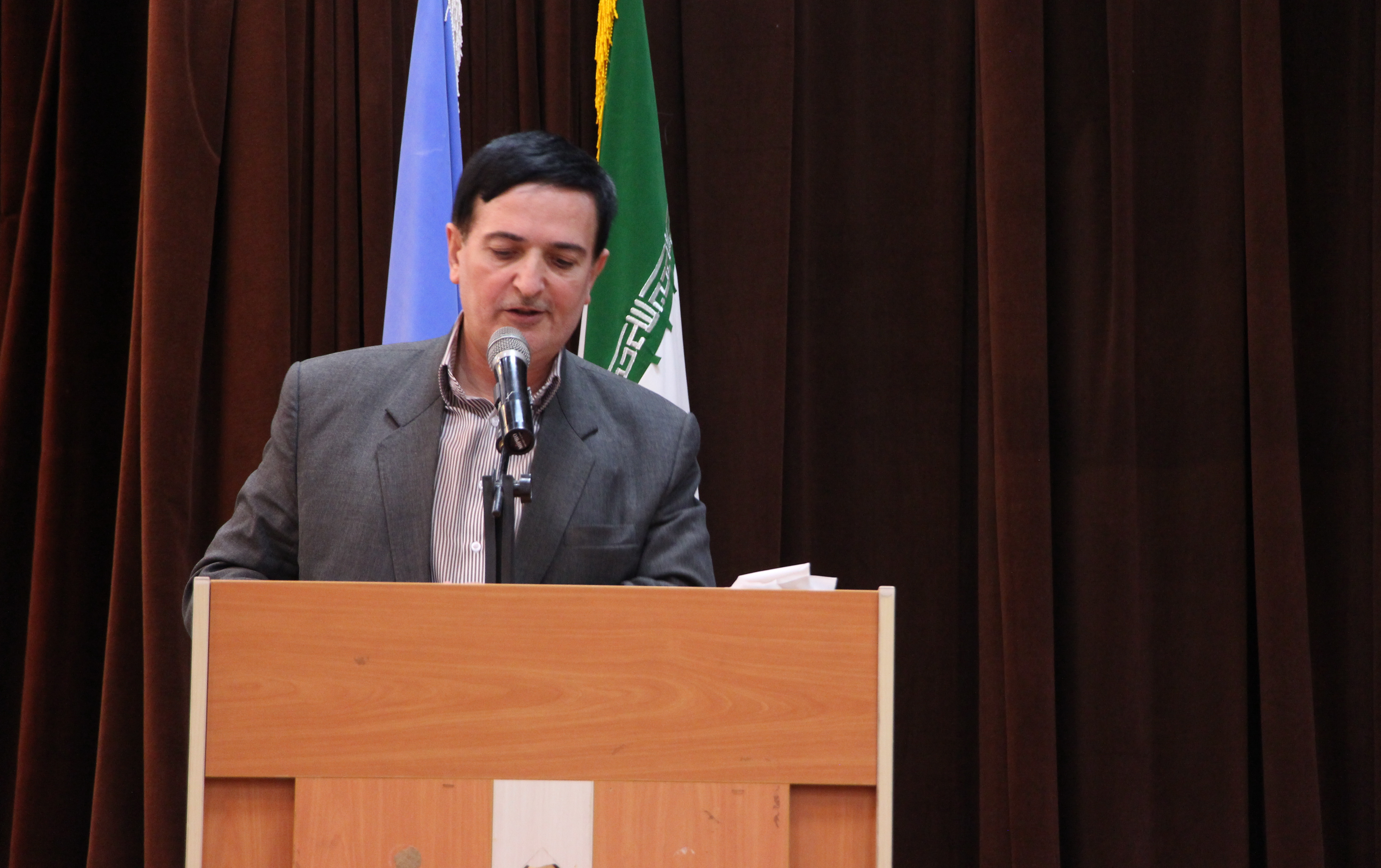 کارمند نمونه کسی هوش اخلاقی برخوردار باشد
