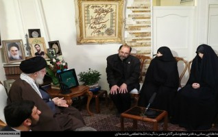 حضور منزل شهیدان محمدحسین حدادیان سیدعلی اندرزگو