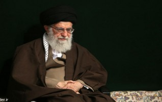اعضای فعال هیئت دانشجویی فاطمیون دانشگاه، مراسم عزاداری اربعین حضور مقام معظم رهبری شرکت کردند.