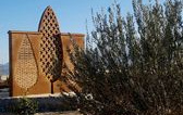 "آنسوی دیوار باغ فین" اثر دکتر عباس اکبری عضو هیات علمی دانشگاه کاشان یزد