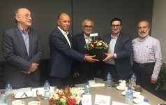 تقدیر مدیریت گروه صنعتی آرین سعید رییس دانشگاه کاشان