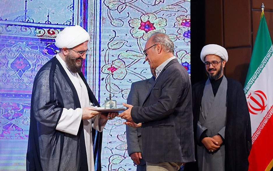 اثر عضو هیات علمی دانشگاه کاشان برگزیده کتاب سال عاشورا شد