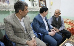 دیدار صمیمانه رئیس معاون فرهنگی دانشگاه کاشان خانواده دو شهید