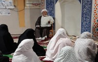حضور مسئول محترم نهاد رهبری دانشگاه خوابگاه خواهران مناسبت هفته خوابگاه ها اقامه نماز مغرب عشاء سالن ریحانه.