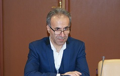 ارائه مشاوره تخصصی توسط استاد دانشگاه هوپ لیورپول انگلیس پژوهشکده اسانسهای طبیعی دانشگاه کاشان