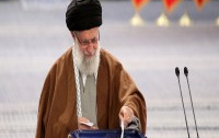 رهبر معظم انقلاب اسلامی اولین دقایق آغاز رأی‌گیری: