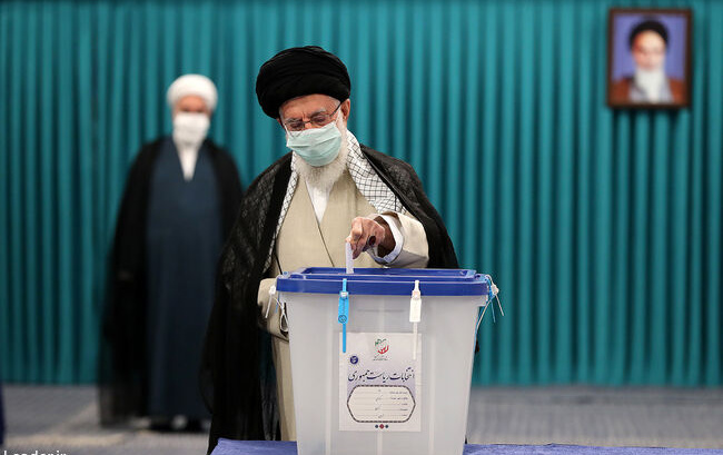 رهبر معظم انقلاب حضور حسینیه امام خمینی(ره) آراء خود صندوق انداختند؛