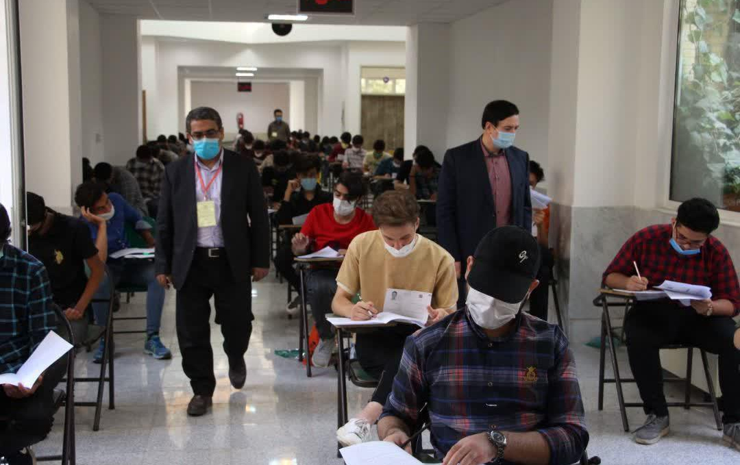 بازدید رئیس دانشگاه کاشان حوزه امتحانی کنکور سراسری ۱۴۰۰