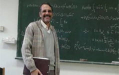 اعطای جایزه دکتر شفیعی‌ها عضو هیات علمی علوم ریاضی دانشگاه کاشان
