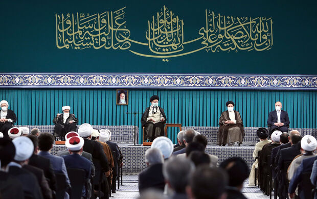 رهبر معظم انقلاب دیدار جمعی مسئولان نظام مهمانان شرکت‌کننده کنفرانس وحدت اسلامی: