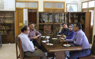 نقشه های فرش دستباف مرحوم محمد حسن فرشچی پژوهشکده فرش دانشگاه کاشان اهداء شد