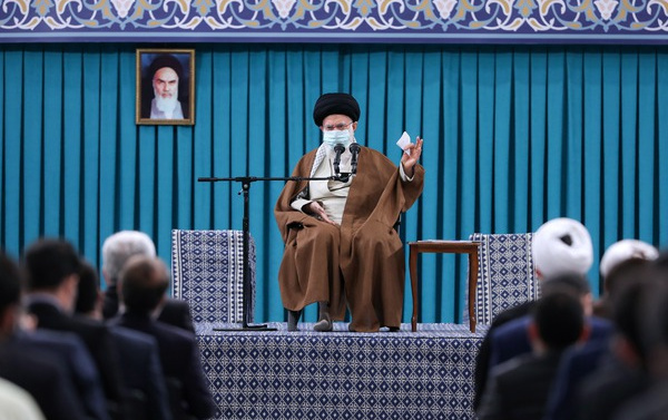 رهبر انقلاب خطاب نخبگان: مسائل اساسی‌کشور بایستی روش علمی حل بشوند