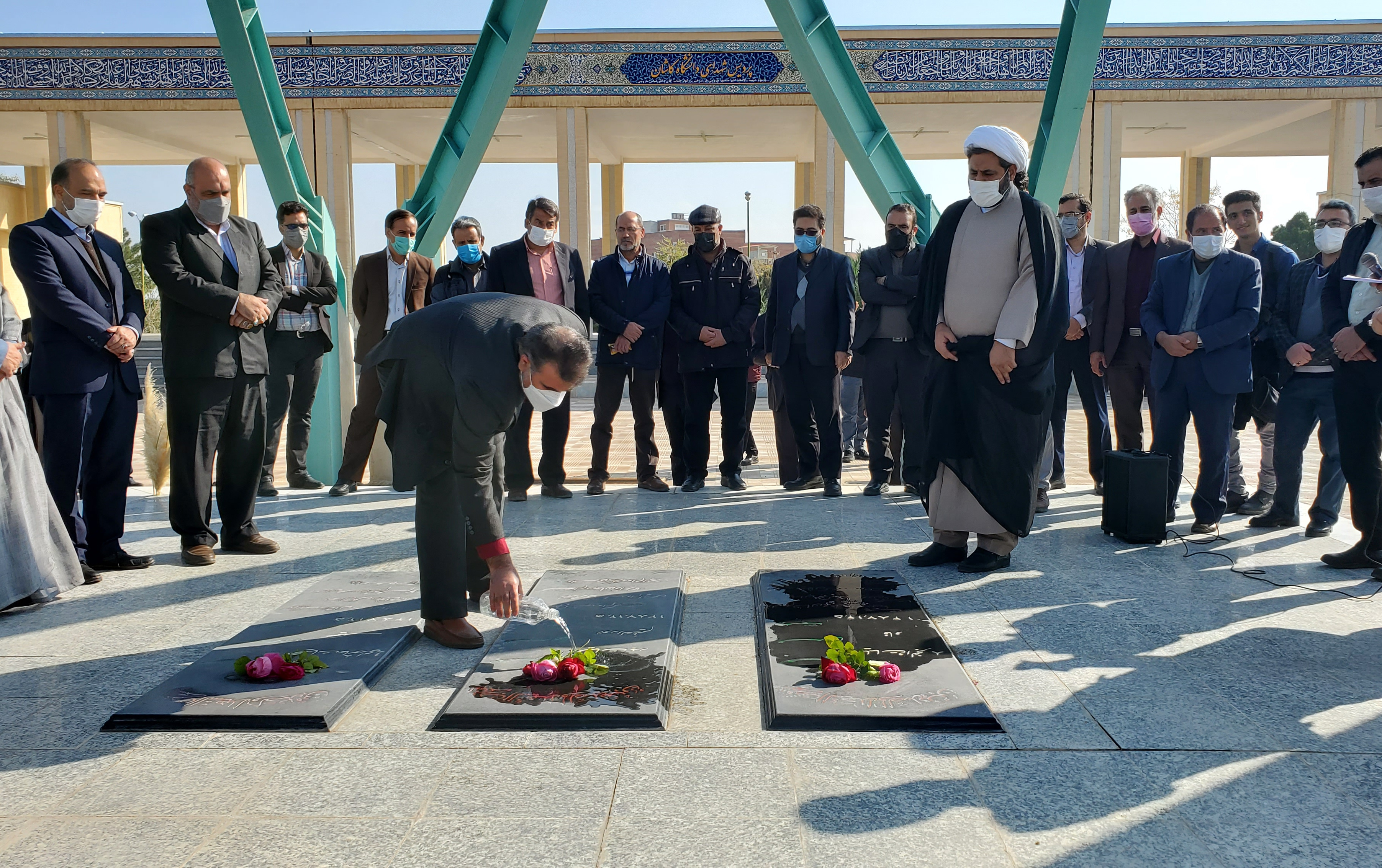 مراسم غبارروبی عطرافشانی مزار مطهر شهدای گمنام دانشگاه کاشان