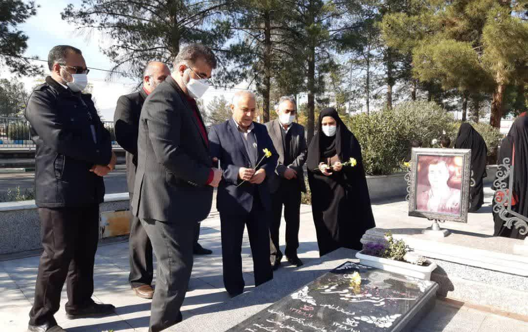 غبارروبی عطرافشانی مزار مطهر شهدای دانشجو دانشگاه کاشان